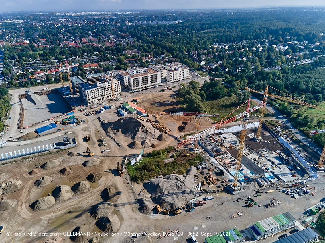 19.09.2021 - Aktuelle Luftbilder aus dem Alexisquartier und Pandion Verde in Neuperlach in München